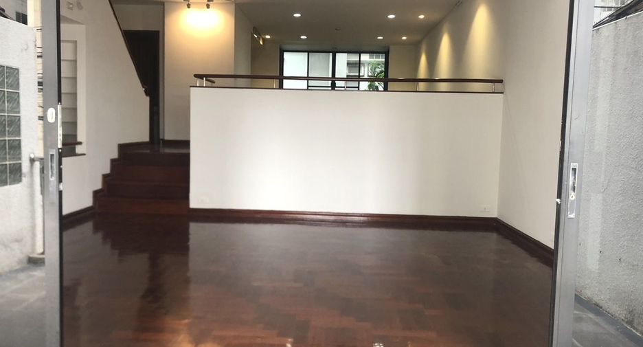 For rent 4 ベッドルーム townhouse in Pathum Wan, Bangkok