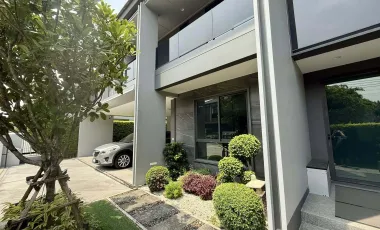 Casa en alquiler de 4 habitaciones en Bang Kapi, Bangkok