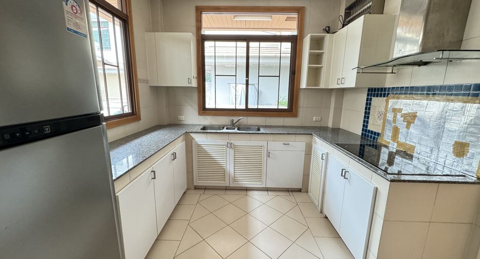 For rent 3 bedrooms house in Suan Luang, Bangkok