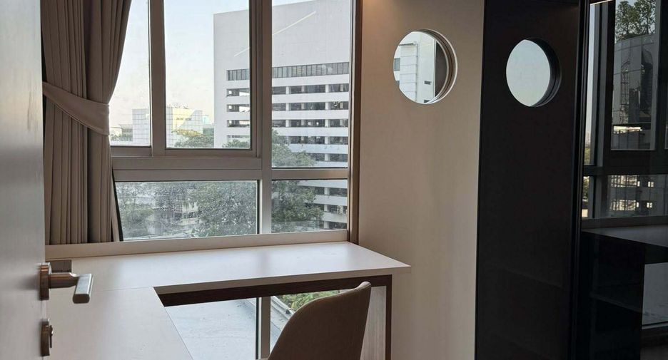 À louer 2 chambres condo à Huai Khwang, Bangkok