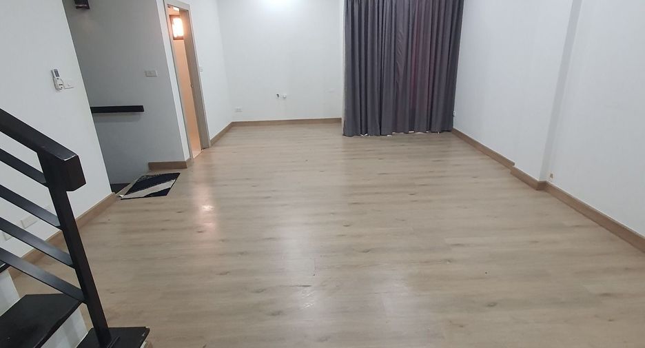 For rent office in Lat Phrao, Bangkok