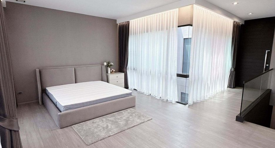 For rent 3 bedrooms house in Lat Phrao, Bangkok
