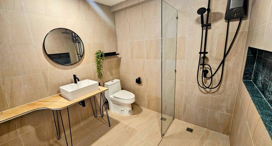 Condo en alquiler de 3 habitaciones en Khlong Toei, Bangkok