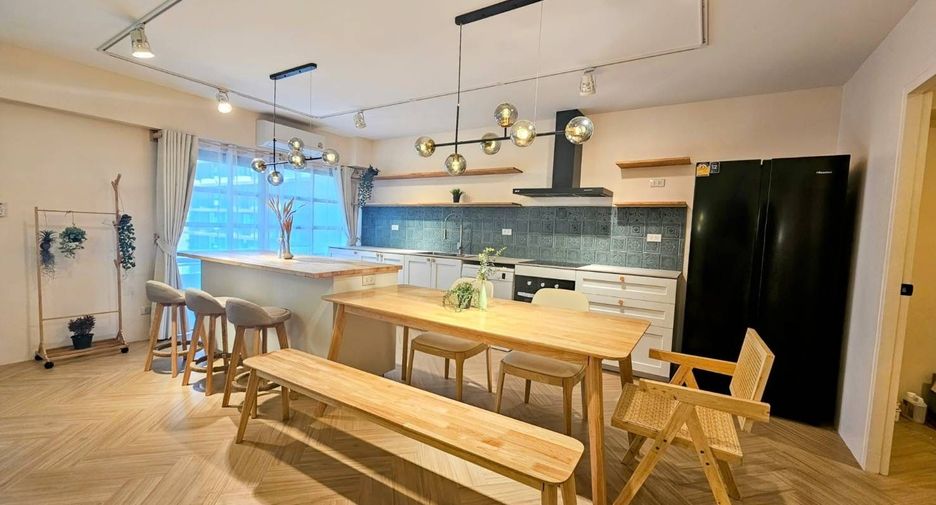 Condo en alquiler de 3 habitaciones en Khlong Toei, Bangkok