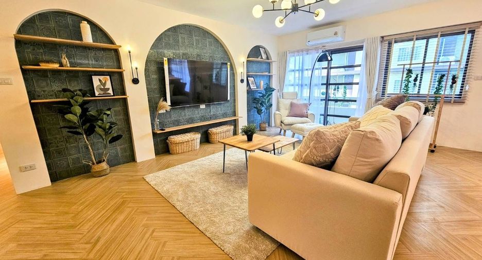 Condo en alquiler de 3 habitaciones en Khlong Toei, Bangkok