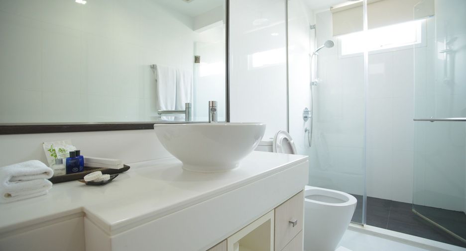 For rent 2 bedrooms apartment in Khlong Toei, Bangkok