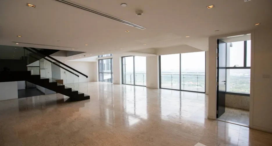 For rent 4 bedrooms condo in Yan Nawa, Bangkok