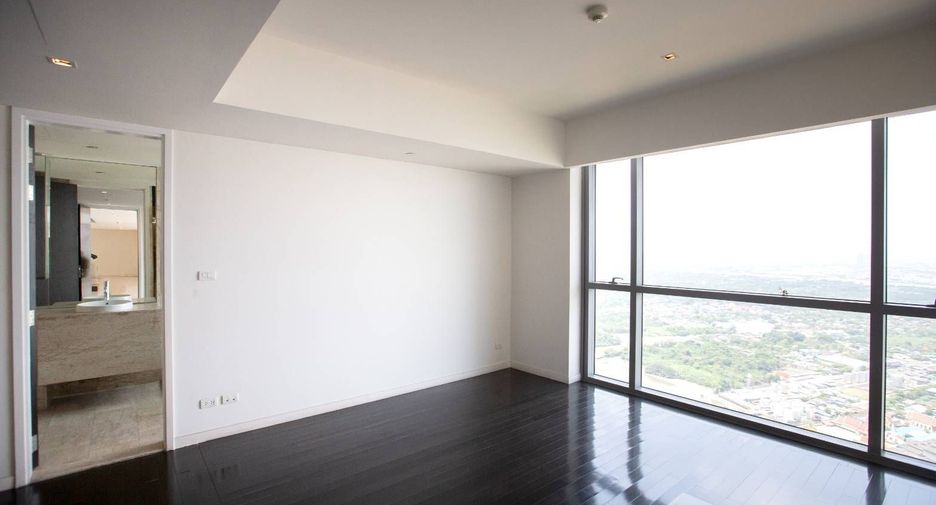 For rent 4 bedrooms condo in Yan Nawa, Bangkok