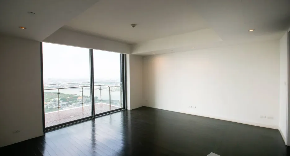 For rent 4 bedrooms condo in Yan Nawa, Bangkok
