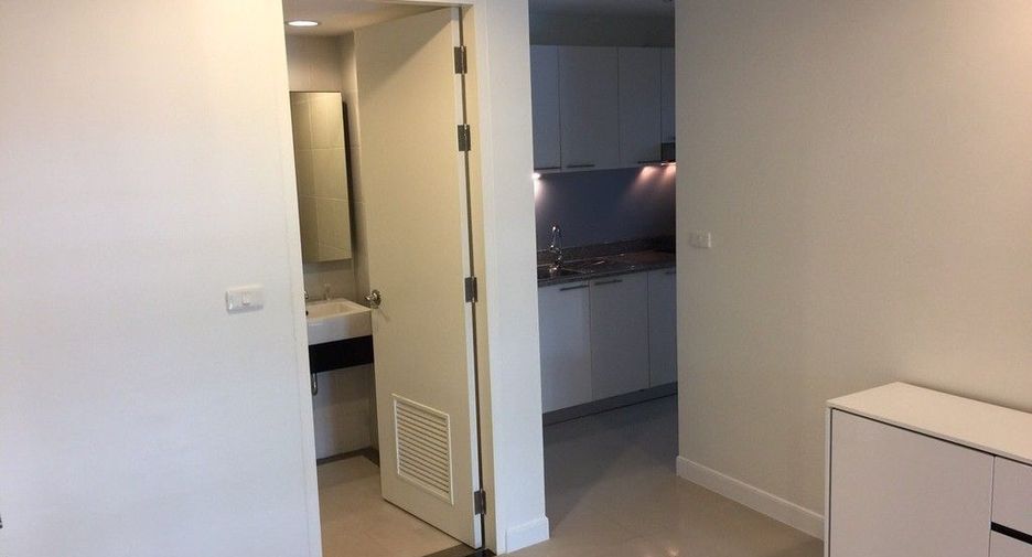For rent 2 bedrooms condo in Phaya Thai, Bangkok