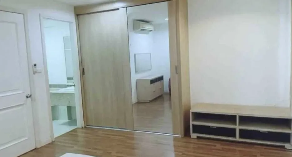 For rent 4 bedrooms townhouse in Bang Kapi, Bangkok