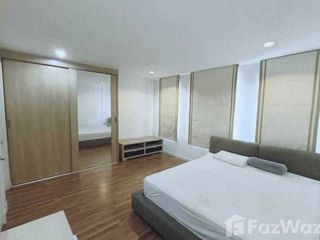 Casa adosada en alquiler de 4 habitaciones en Bang Kapi, Bangkok