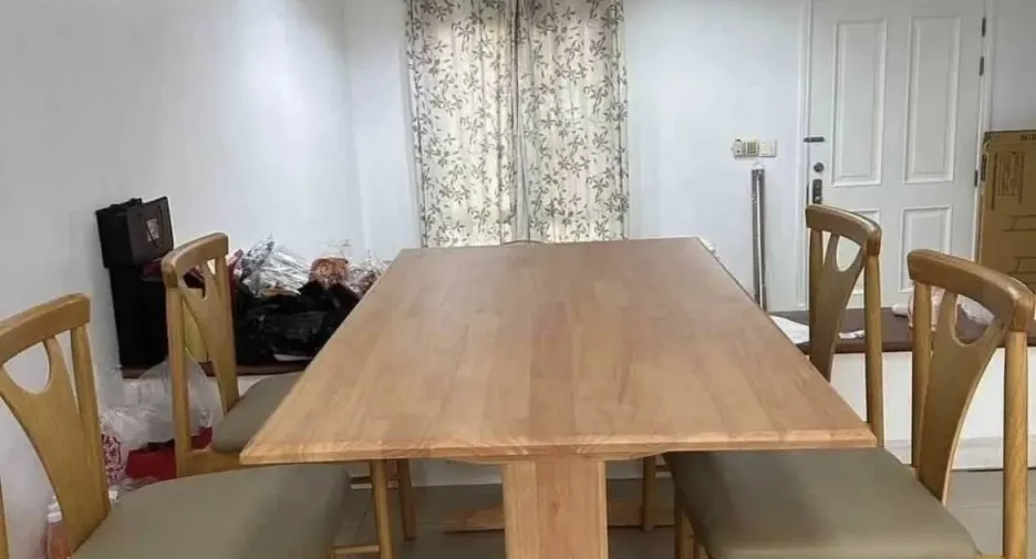 For rent 4 bedrooms townhouse in Bang Kapi, Bangkok