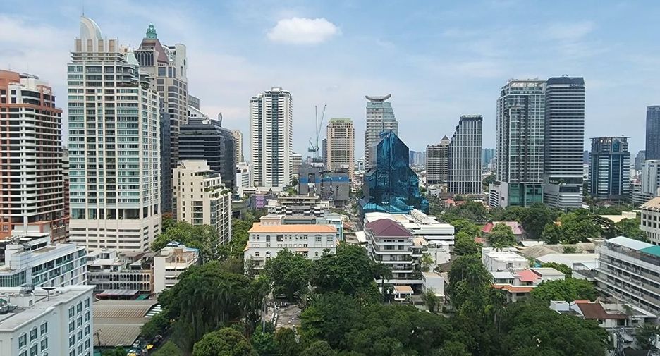 For rent 3 bedrooms condo in Bang Rak, Bangkok
