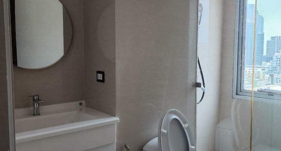 For rent 3 bedrooms condo in Bang Rak, Bangkok