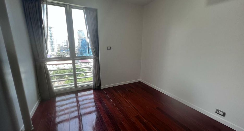For rent 3 bedrooms condo in Bang Rak, Bangkok