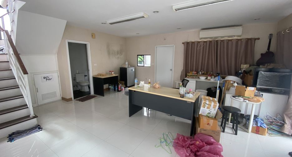 For rent 3 bedrooms house in Prawet, Bangkok