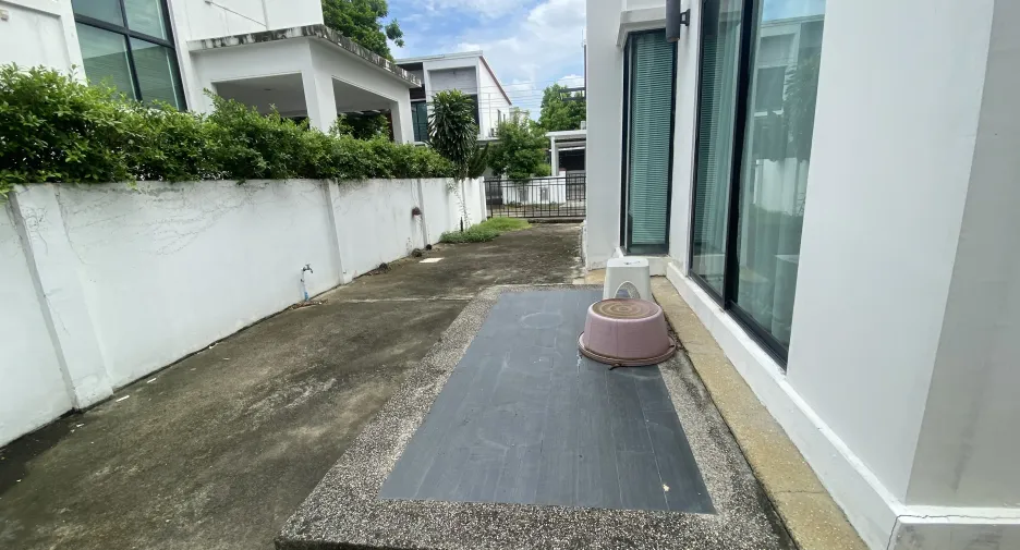 For rent 3 bedrooms house in Prawet, Bangkok