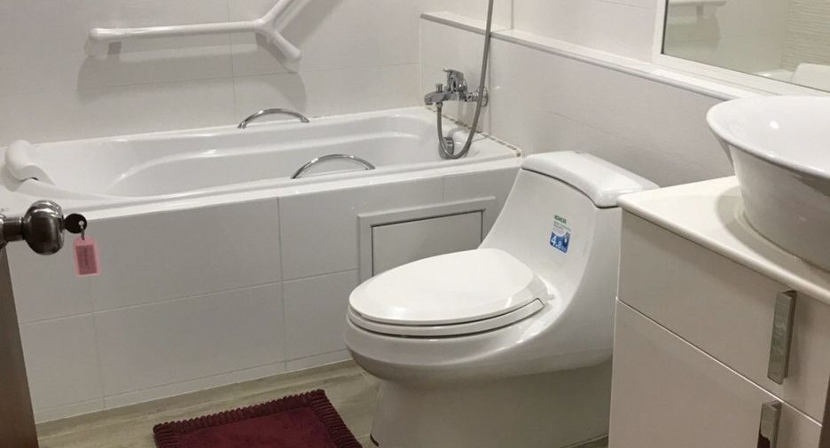 For rent 3 bedrooms condo in Sathon, Bangkok