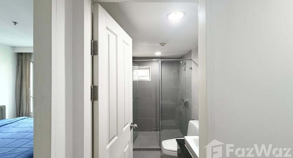 For rent 2 bedrooms condo in Huai Khwang, Bangkok