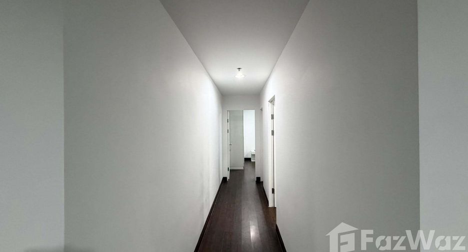 À louer 2 chambres condo à Huai Khwang, Bangkok