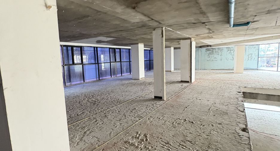 For rent retail Space in Watthana, Bangkok