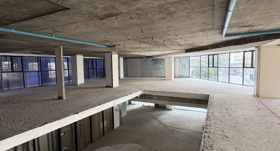 For rent retail Space in Watthana, Bangkok