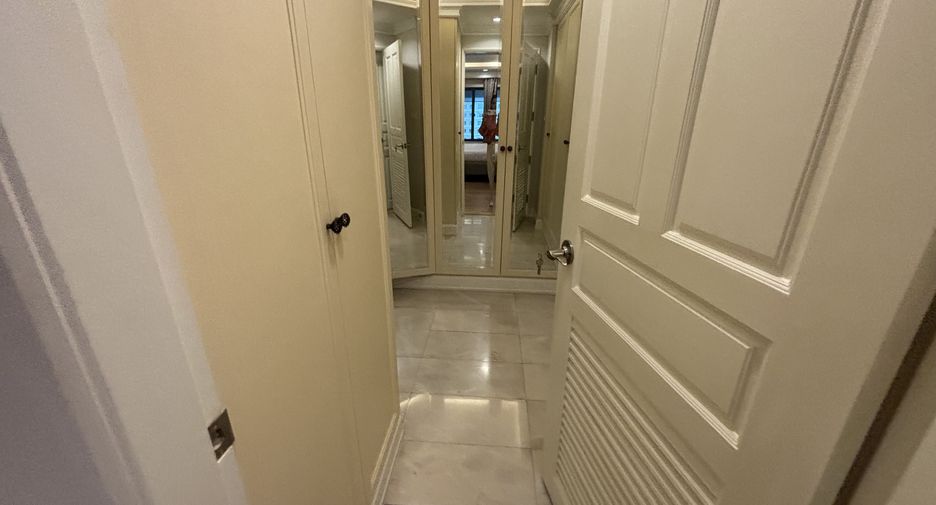 Condo en alquiler de 3 habitaciones en Khlong Toei, Bangkok