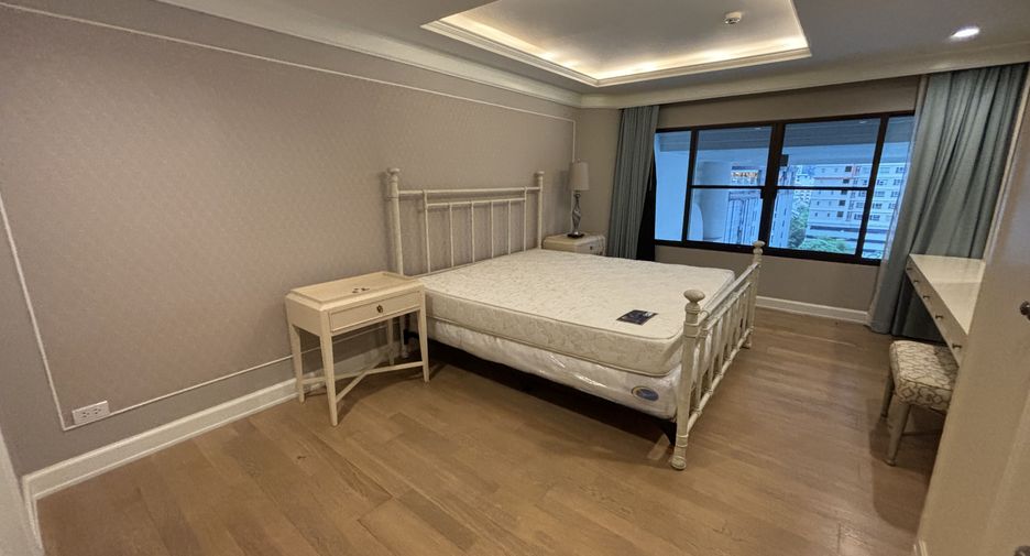 Condo en alquiler de 3 habitaciones en Khlong Toei, Bangkok