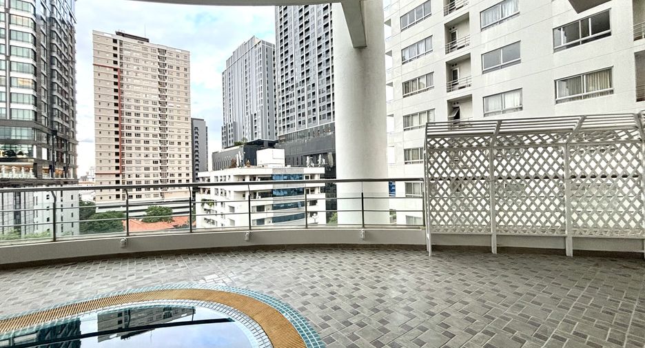 Condo en alquiler de 3 habitaciones en Khlong Toei, Bangkok