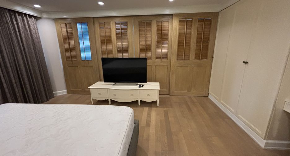 Condo en alquiler de 3 habitaciones en Khlong Toei, Bangkok