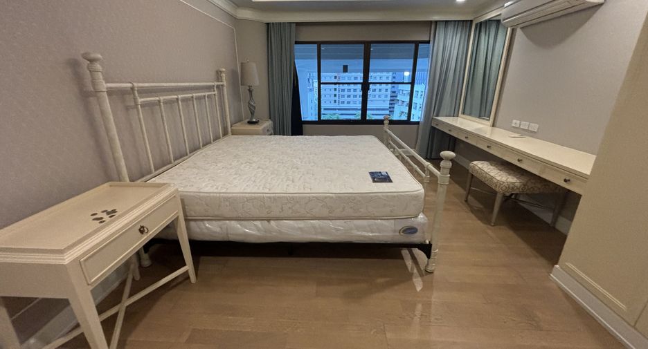 Condo en alquiler de 3 habitaciones en Khlong Toei, Bangkok