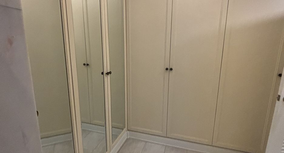 Condo en alquiler de 3 habitaciones en Khlong Toei, Bangkok