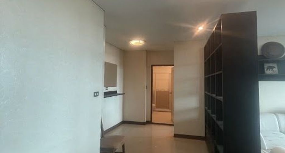 For rent 2 bedrooms condo in Sathon, Bangkok