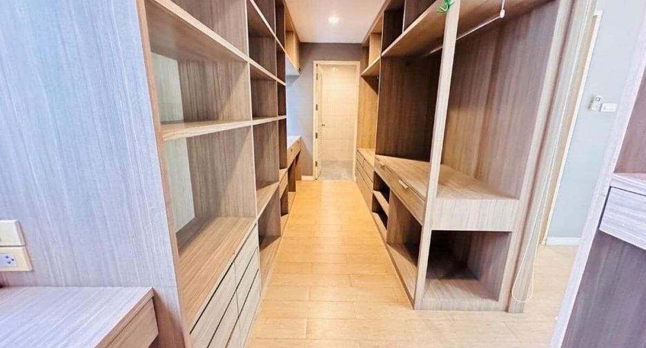 Reihenhaus zur Miete mit 4 Zimmer in Yan Nawa, Bangkok