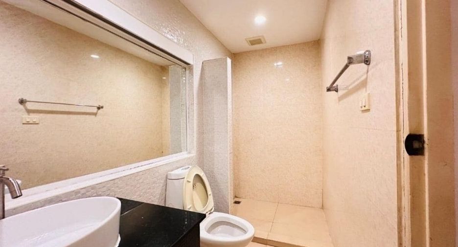 Reihenhaus zur Miete mit 4 Zimmer in Yan Nawa, Bangkok