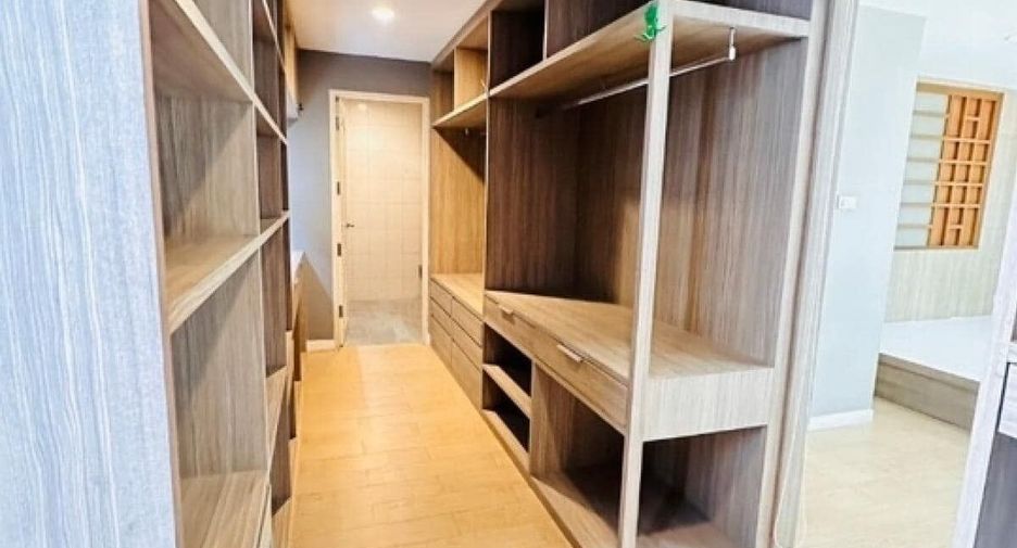 Reihenhaus zur Miete mit 4 Zimmer in Yan Nawa, Bangkok