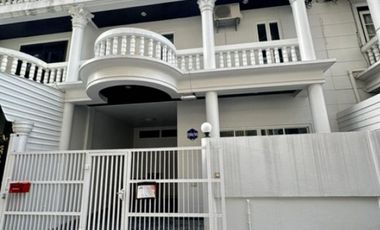 Reihenhaus zur Miete mit 4 Zimmer in Yan Nawa, Bangkok