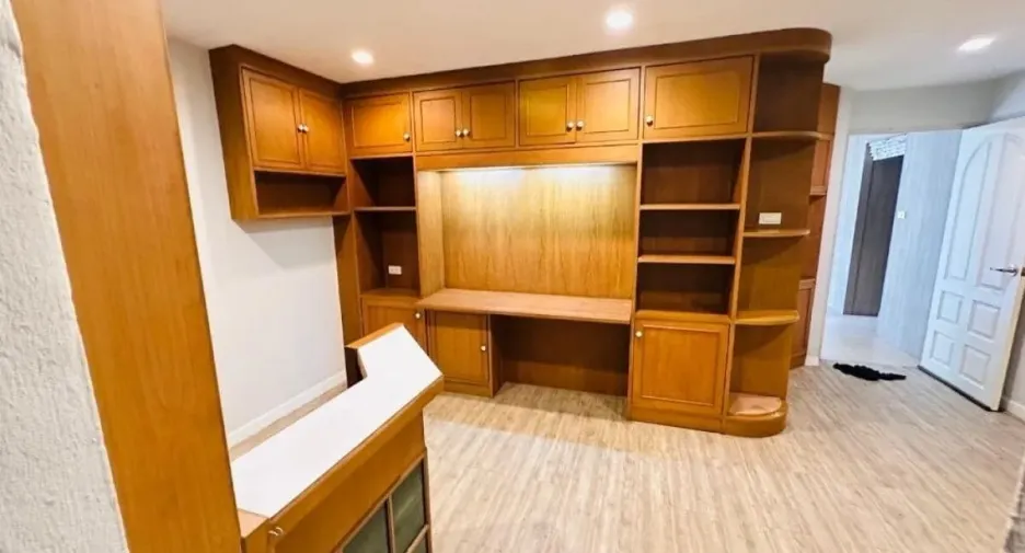 Reihenhaus zur Miete mit 4 Zimmer in Yan Nawa, Bangkok