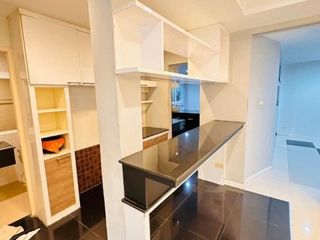For rent 4 bedrooms townhouse in Yan Nawa, Bangkok