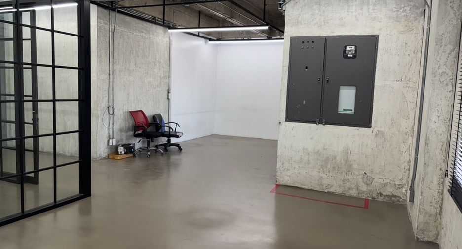 For rent office in Khlong Toei, Bangkok