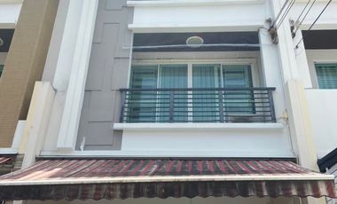 For rent 3 bedrooms townhouse in Chom Thong, Bangkok