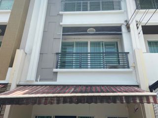 For rent 3 bedrooms townhouse in Chom Thong, Bangkok