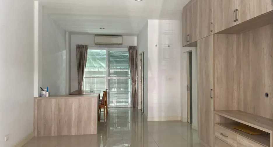 ให้เช่า 3 ห้องนอน ทาวน์เฮ้าส์ ใน จอมทอง, กรุงเทพฯ