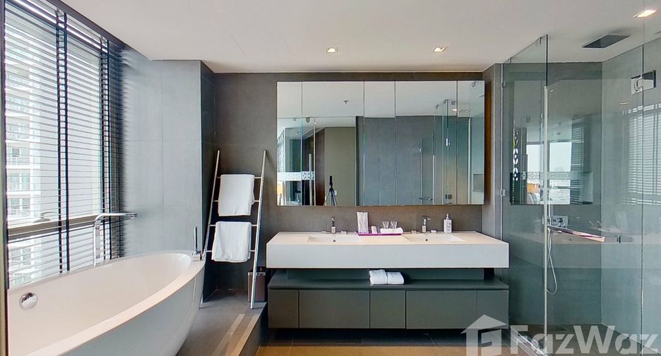 Condo en alquiler de 3 habitaciones en Sathon, Bangkok