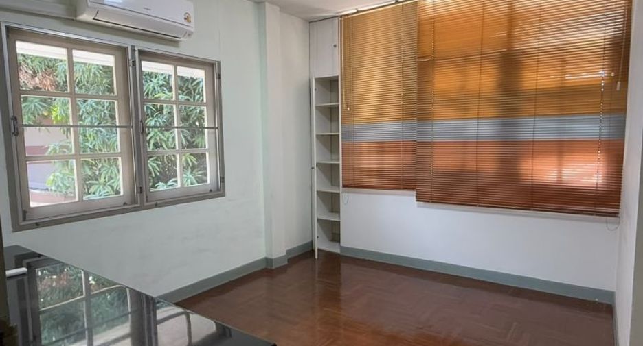 For rent 3 bedrooms house in Bang Kapi, Bangkok