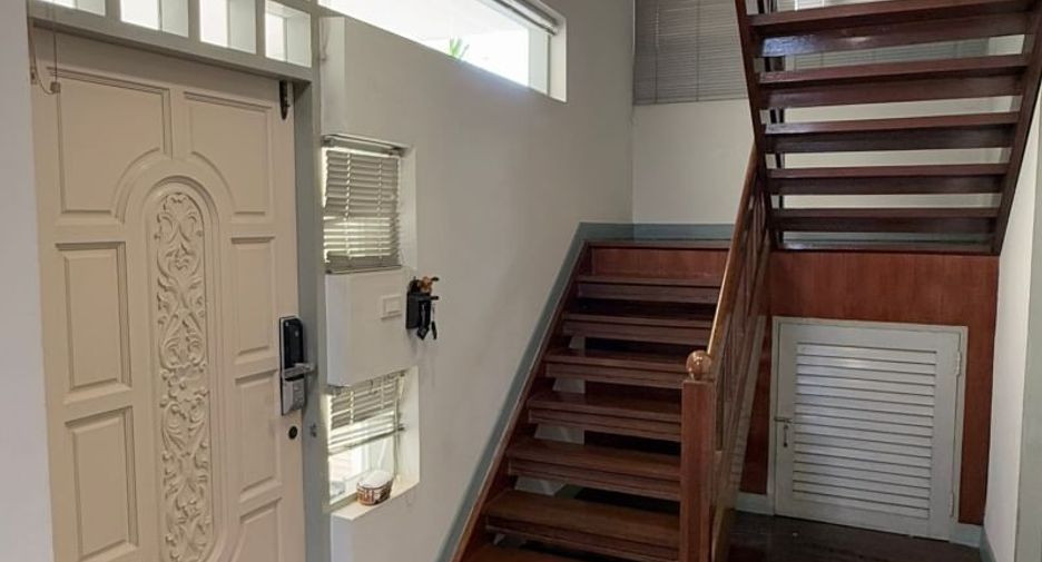 For rent 3 bedrooms house in Bang Kapi, Bangkok