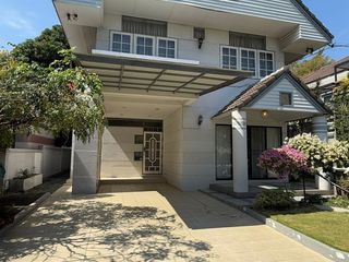 For rent 3 bedrooms house in Bang Kapi, Bangkok