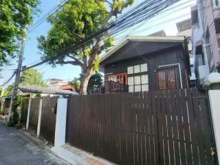 出租 3 卧室 独立屋 在 Din Daeng, 曼谷