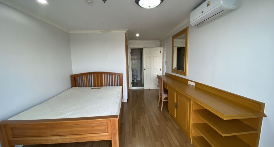 For rent 3 bedrooms condo in Yan Nawa, Bangkok